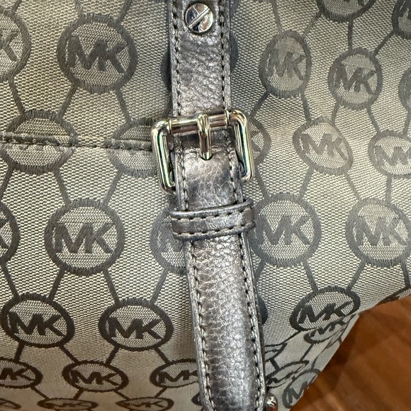 Michael Kors Monogram Gray Bag - Picture 15 of 16
